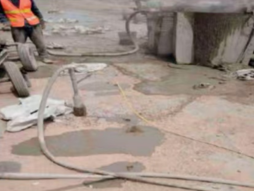 阳高水泥混凝土路面板底注浆技术 路面脱空注浆整治方案